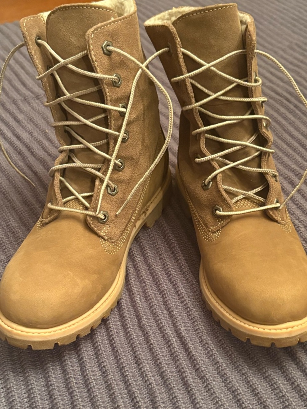 Timberland Teddy BearWheat Lace-Up Women's Boots NWOT